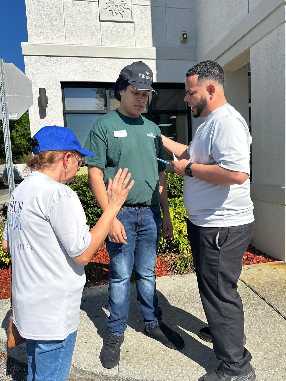 Colaboradores sirviendo en Ebenezer Tampa